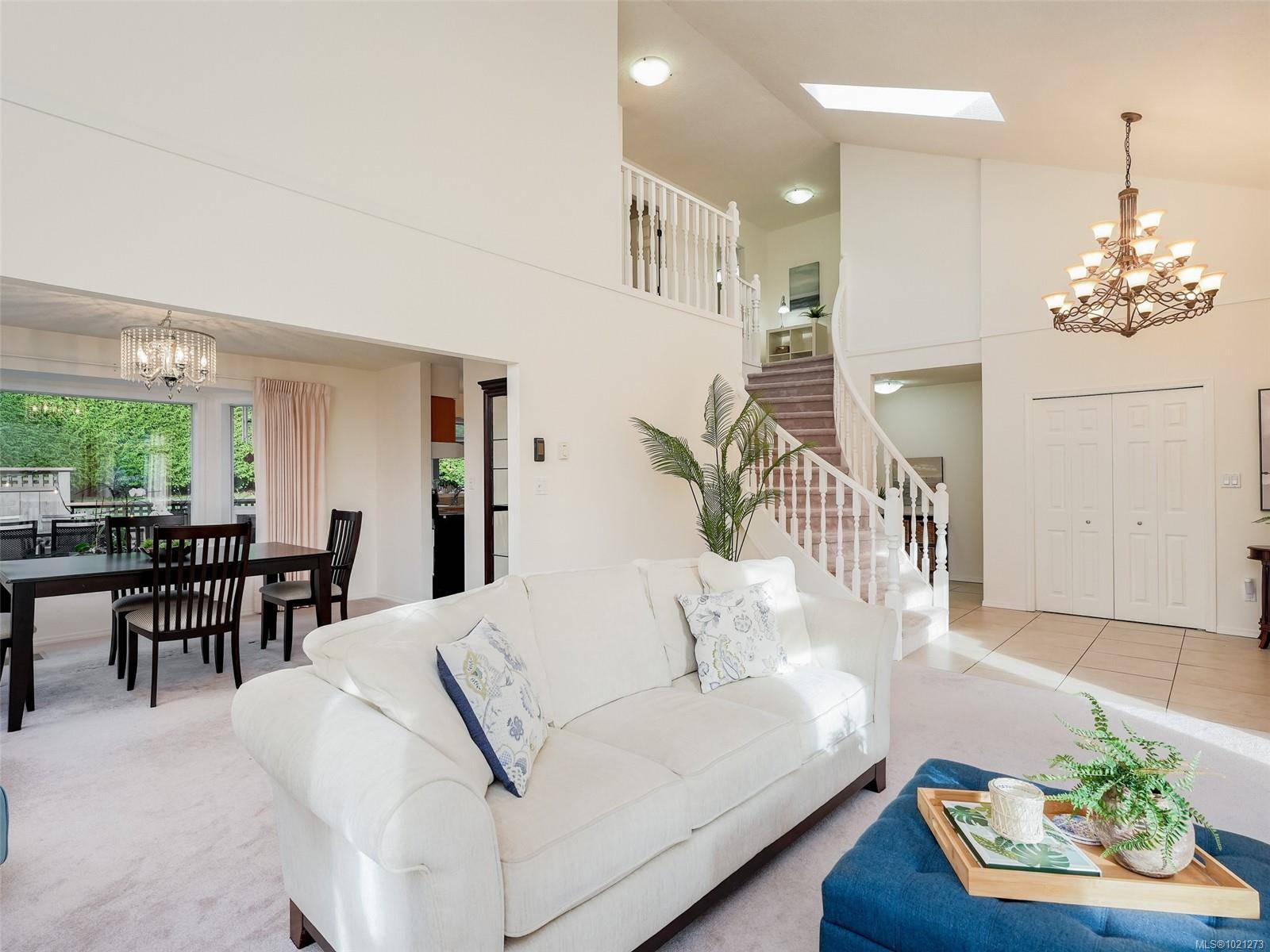 Saanich, BC V8X 4T1,4179 Tuxedo Dr