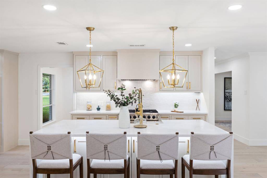 Dallas, TX 75244,12151 Crestline Avenue