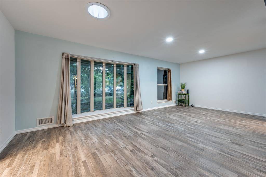 Dallas, TX 75228,8327 Coolgreene