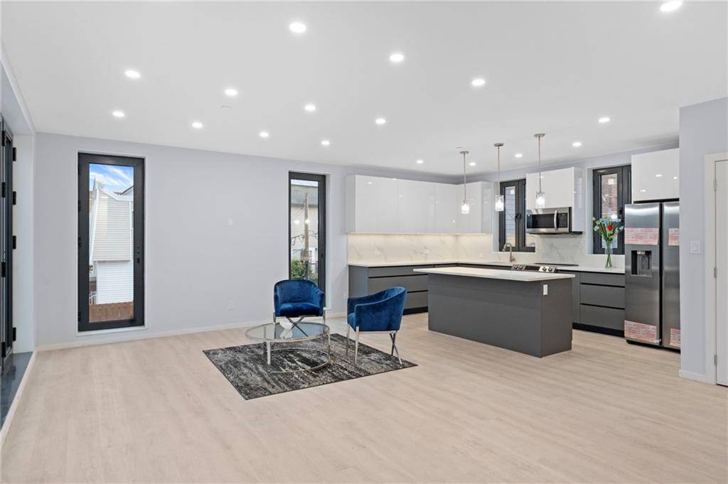 Brooklyn, NY 11229,33 Keen CT