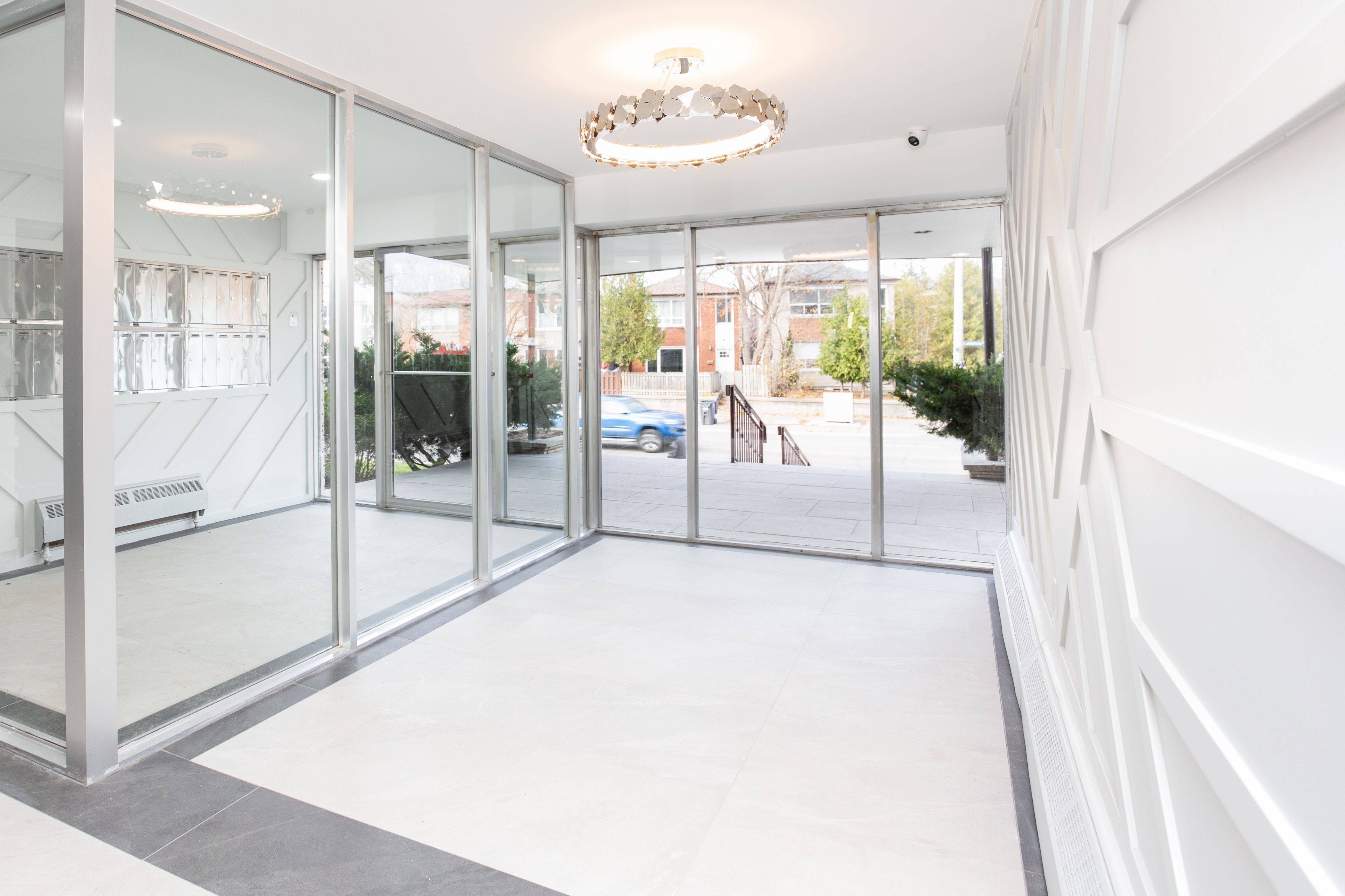 Mississauga, ON L5H 1H4,371 Lakeshore RD W #105