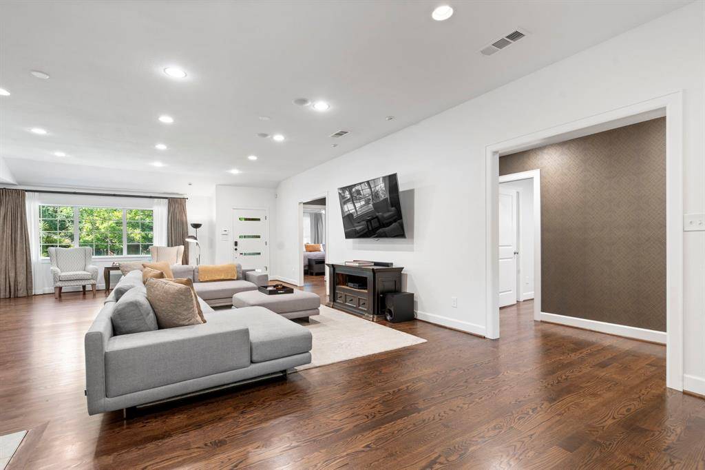 Dallas, TX 75214,6446 Runnemede Lane