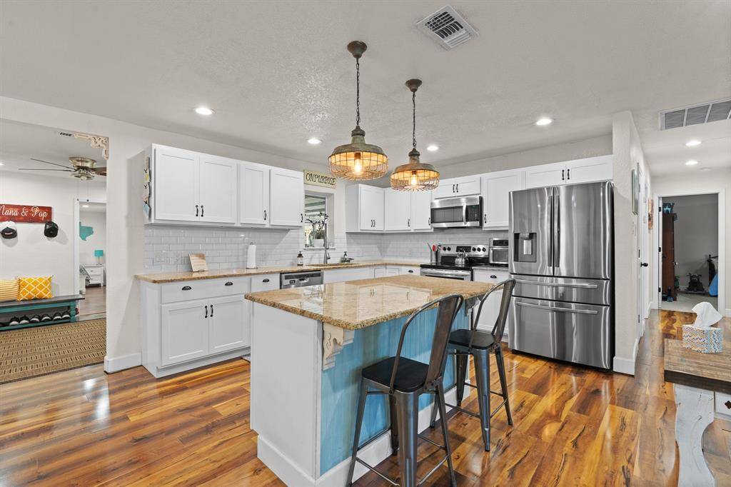 Grandview, TX 76050,605 S 3rd Street