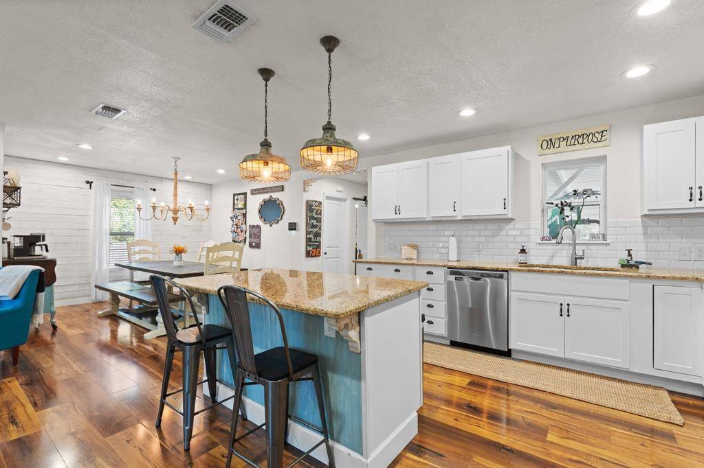 Grandview, TX 76050,605 S 3rd Street