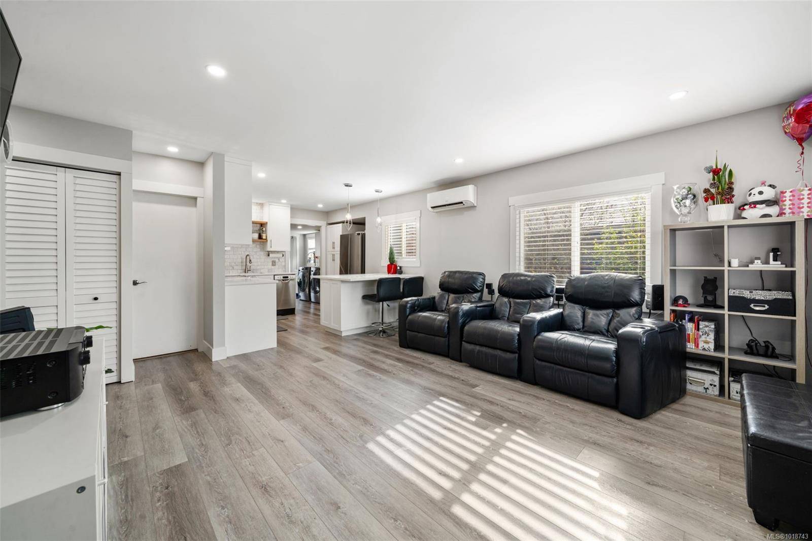 Saanich, BC V9A 1K5,450 Obed Ave