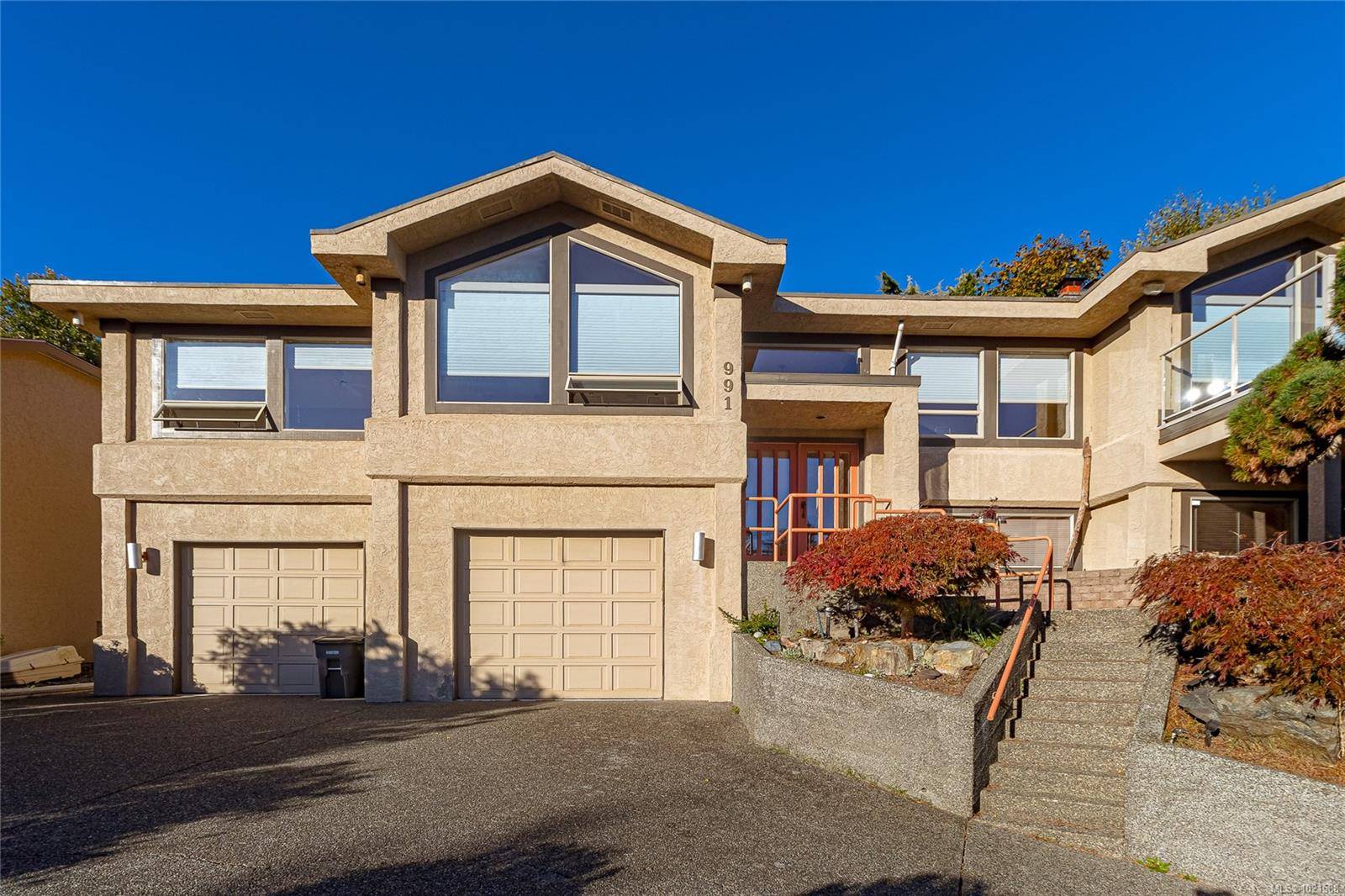 Saanich, BC V8Y 2X4,991 Seapearl Pl