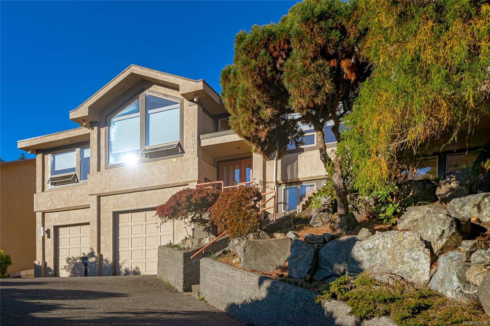 Saanich, BC V8Y 2X4,991 Seapearl Pl