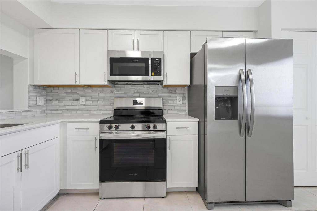 Pompano Beach, FL 33069,2200 S Cypress Bend Dr #805