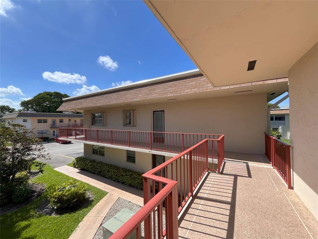 West Palm Beach, FL 33417,212 Oxford 400 #212