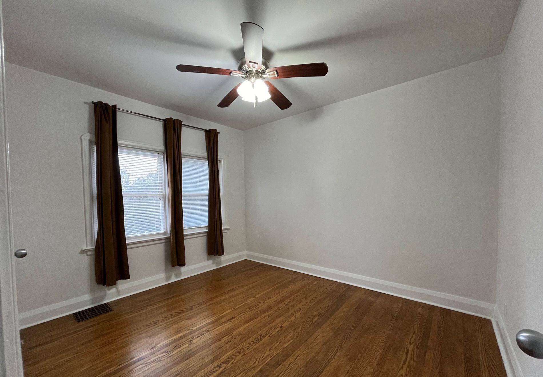 Toronto E06, ON M1N 3T3,80 Vanbrugh AVE