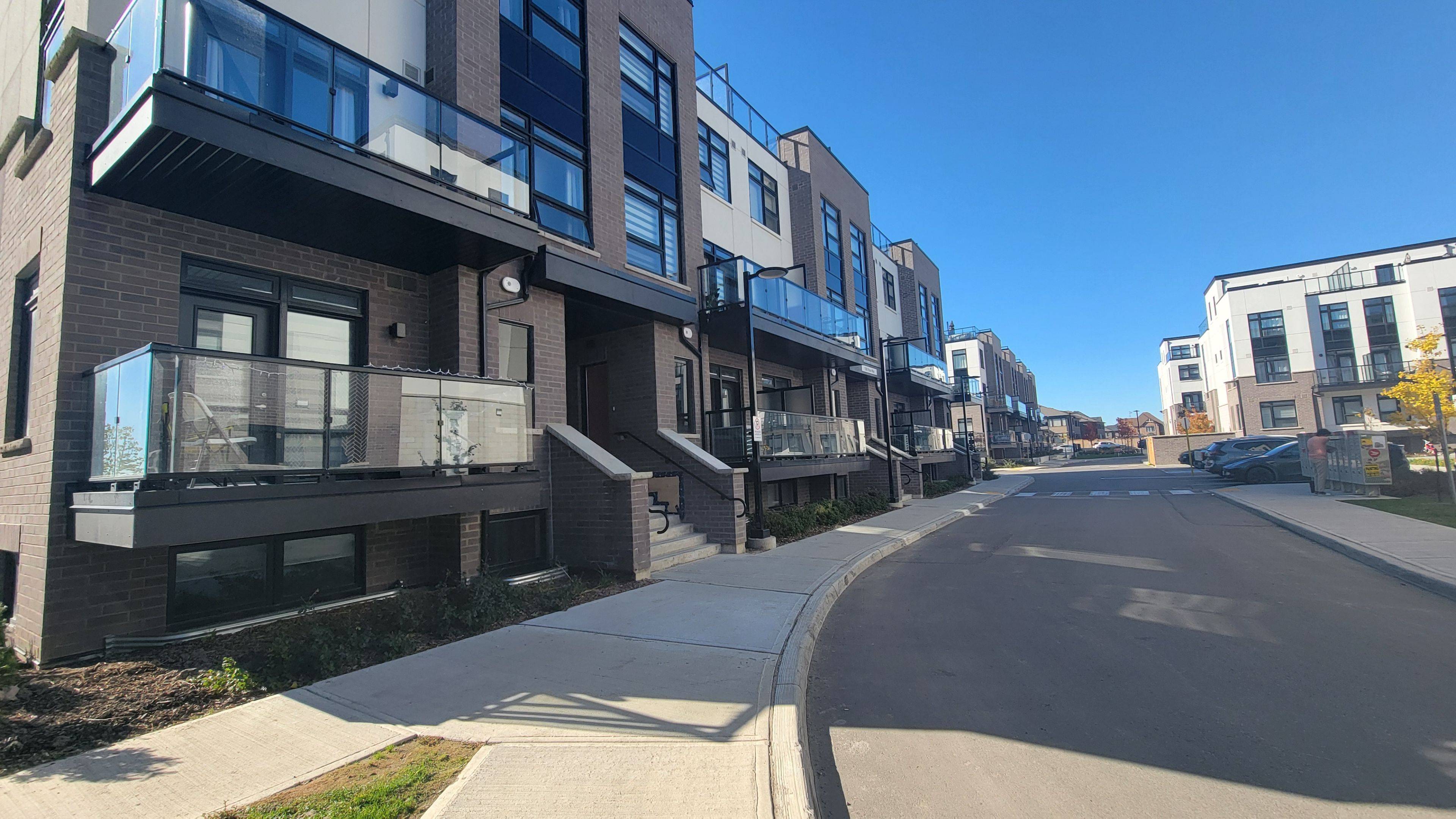 Milton, ON L9E 1N4,1589 Rose WAY #110