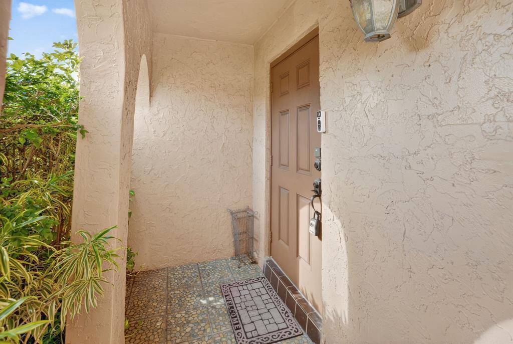 Davie, FL 33324,16 Toledo Ct #3-38