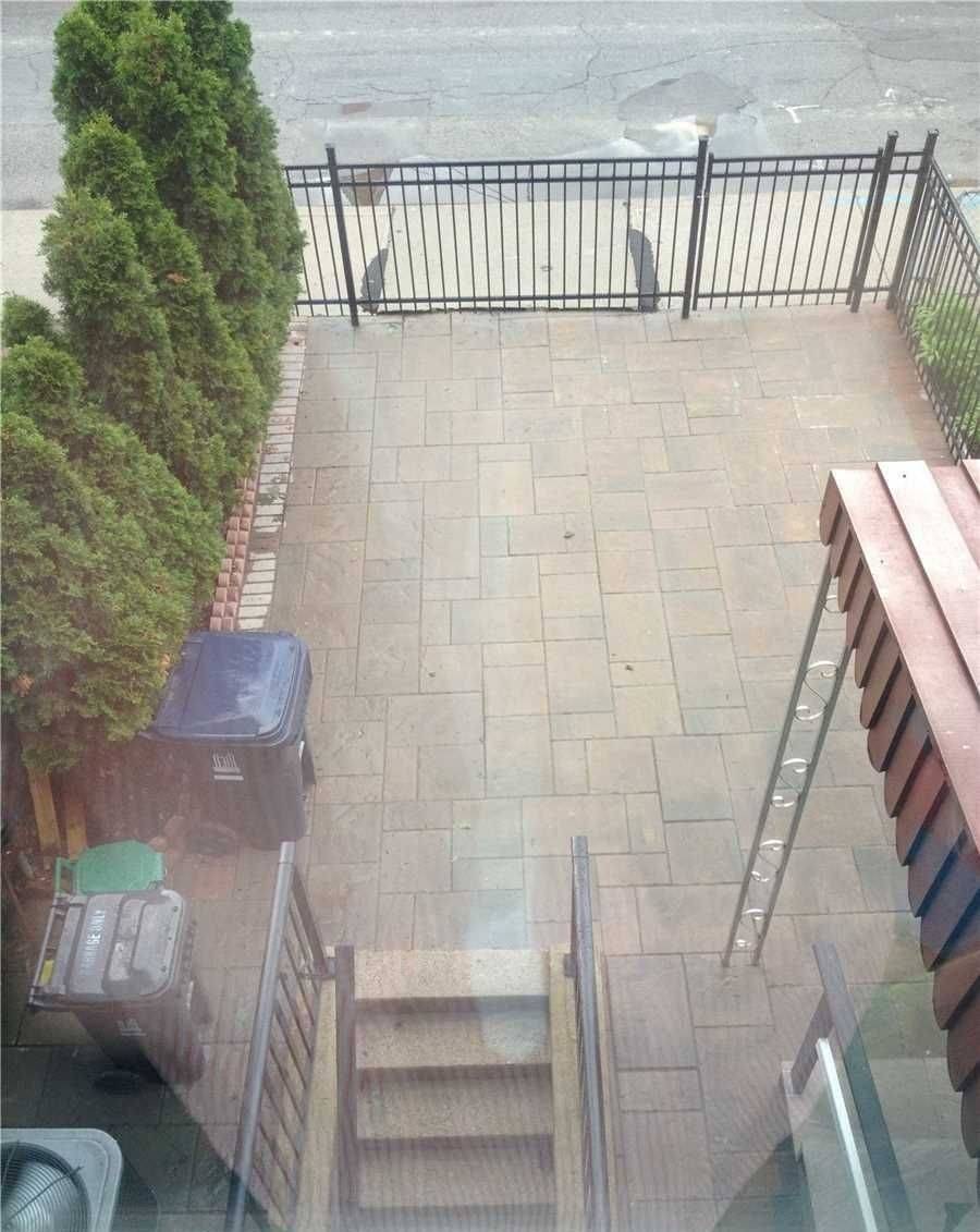 Toronto C01, ON M5T 1N8,59 Oxford ST