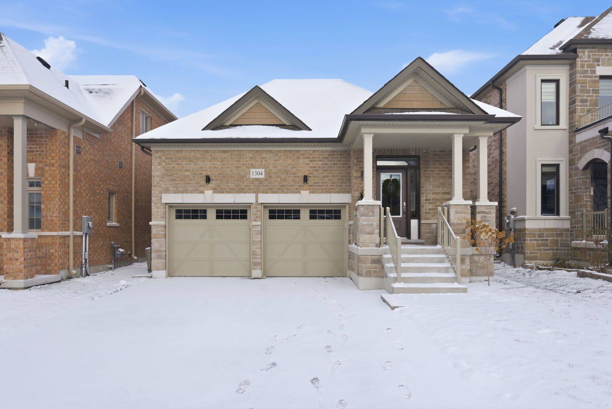 Oshawa, ON L1K 3E6,1304 Apollo ST