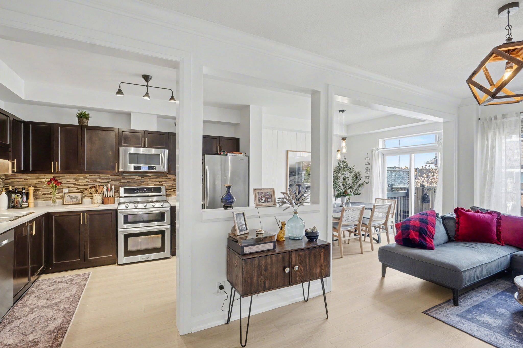 Hamilton, ON L8E 0G1,45 SEABREEZE CRES #18