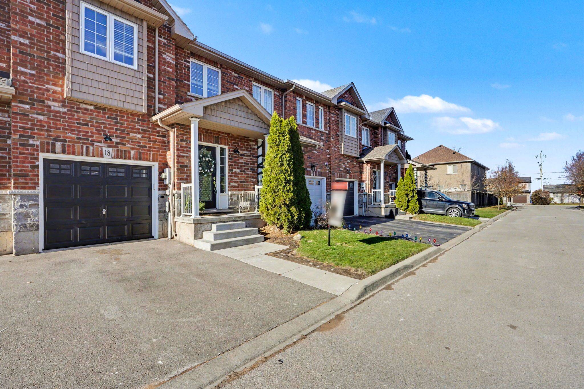 Hamilton, ON L8E 0G1,45 SEABREEZE CRES #18