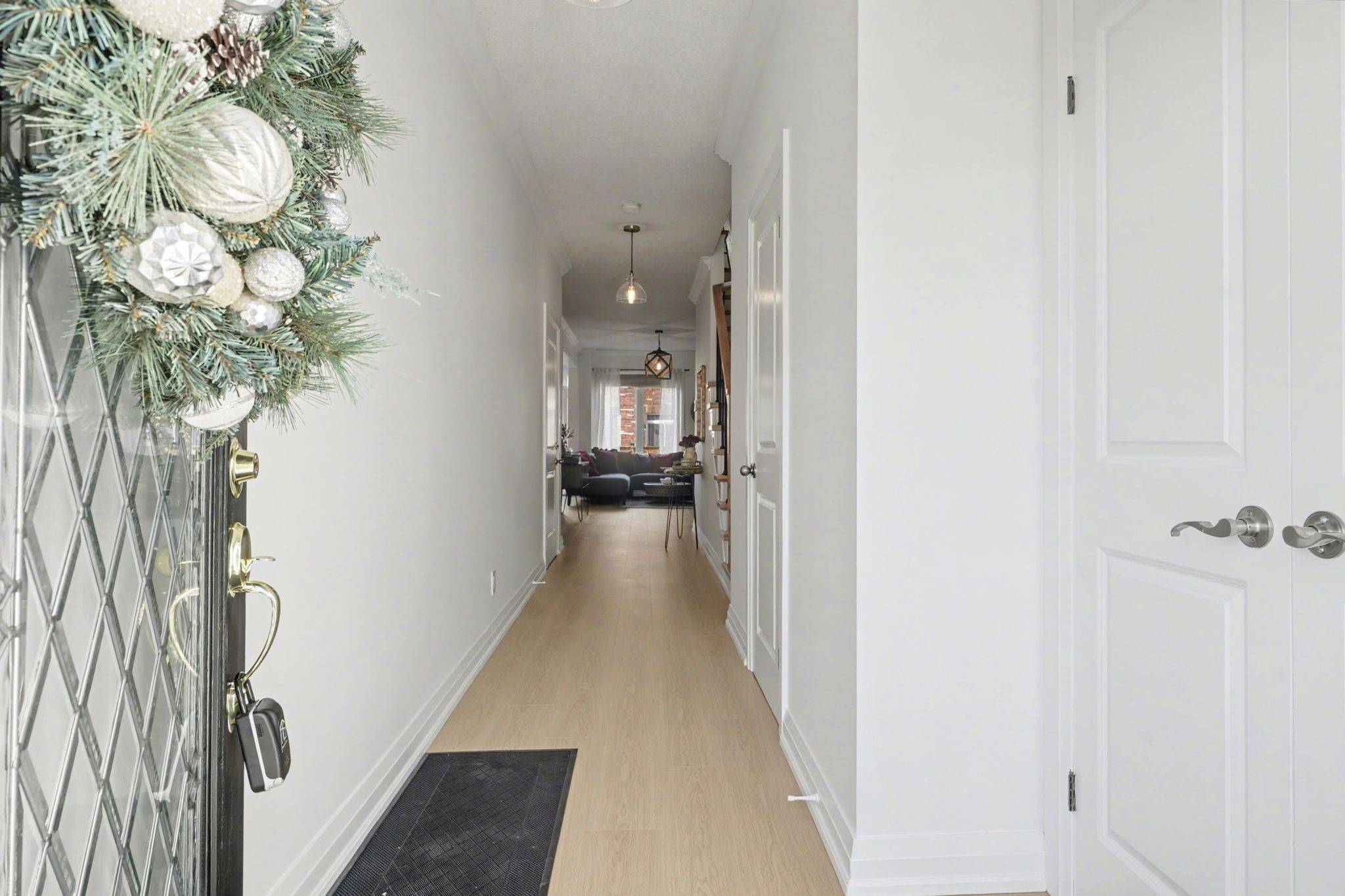 Hamilton, ON L8E 0G1,45 SEABREEZE CRES #18