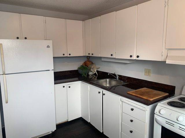 Barrhaven, ON K2J 1Y6,14 LARKSHIRE LN #E