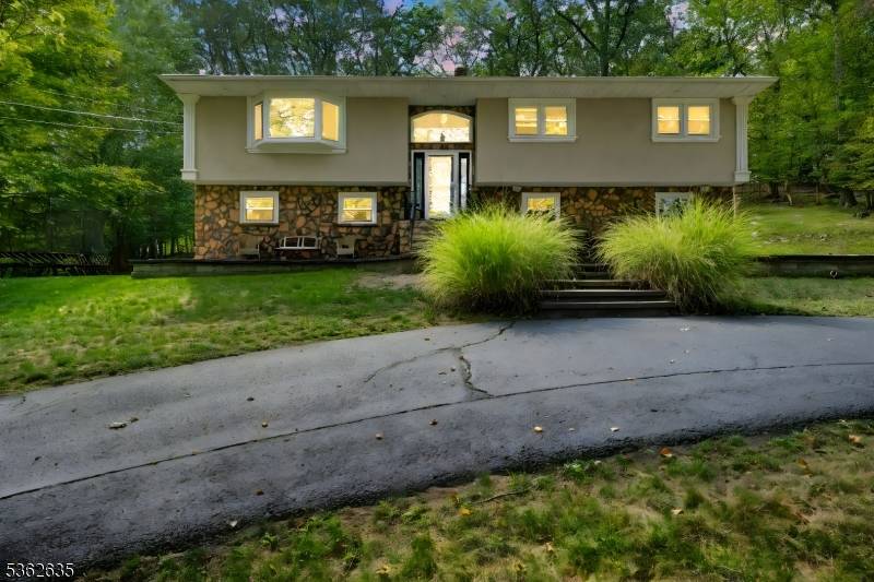 Boonton Twp., NJ 07005,11 Glenbourne Dr