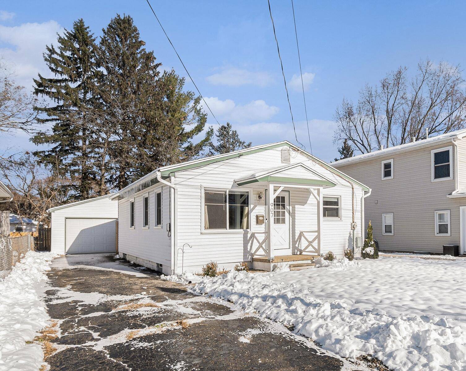 Lansing, MI 48910,907 Tisdale AVE