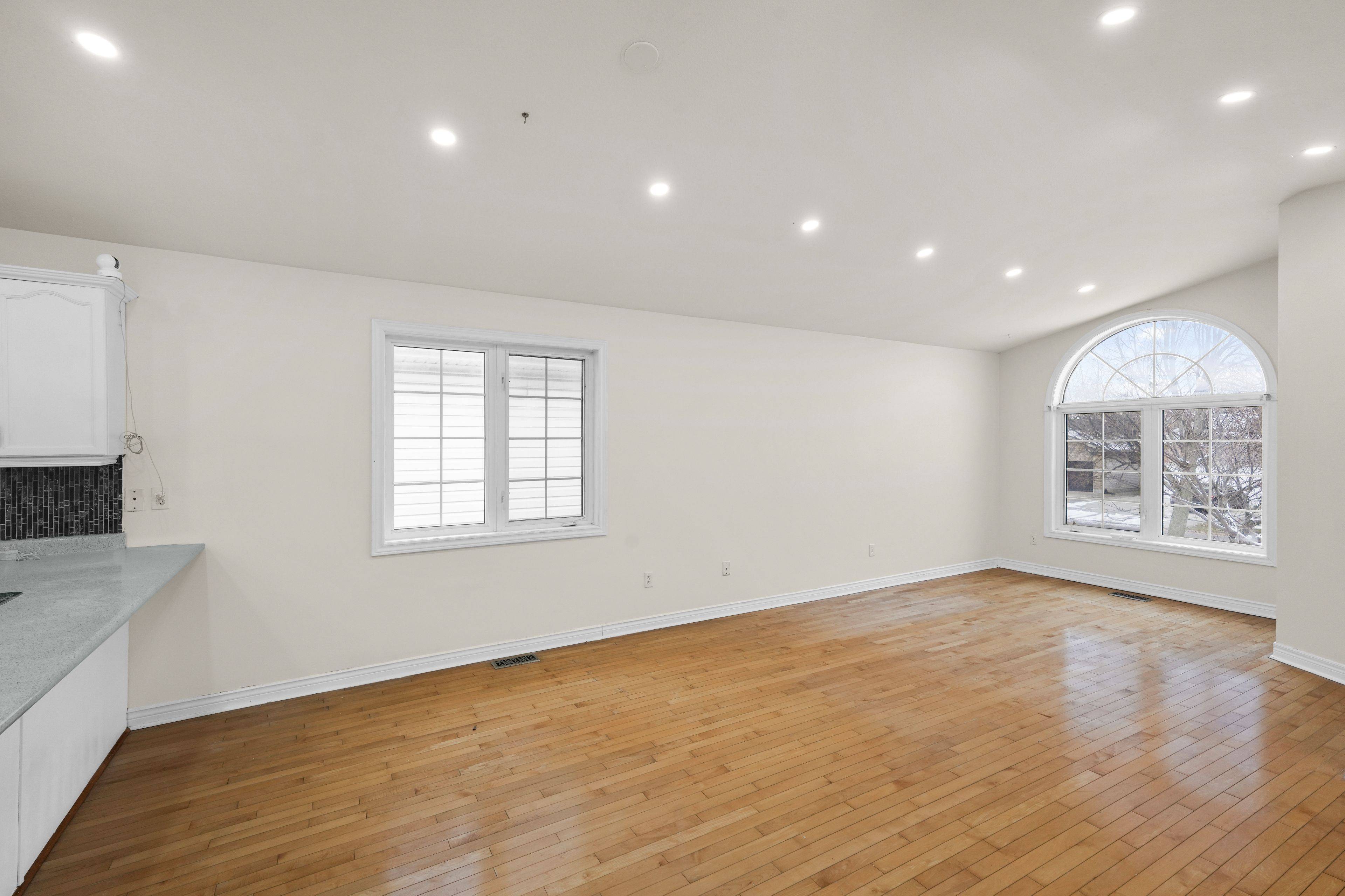 Niagara Falls, ON L2H 3G4,8172 Harvest CRES