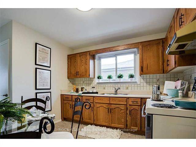 Hamilton, ON L8V 3T8,324 East 33rd ST #Upper