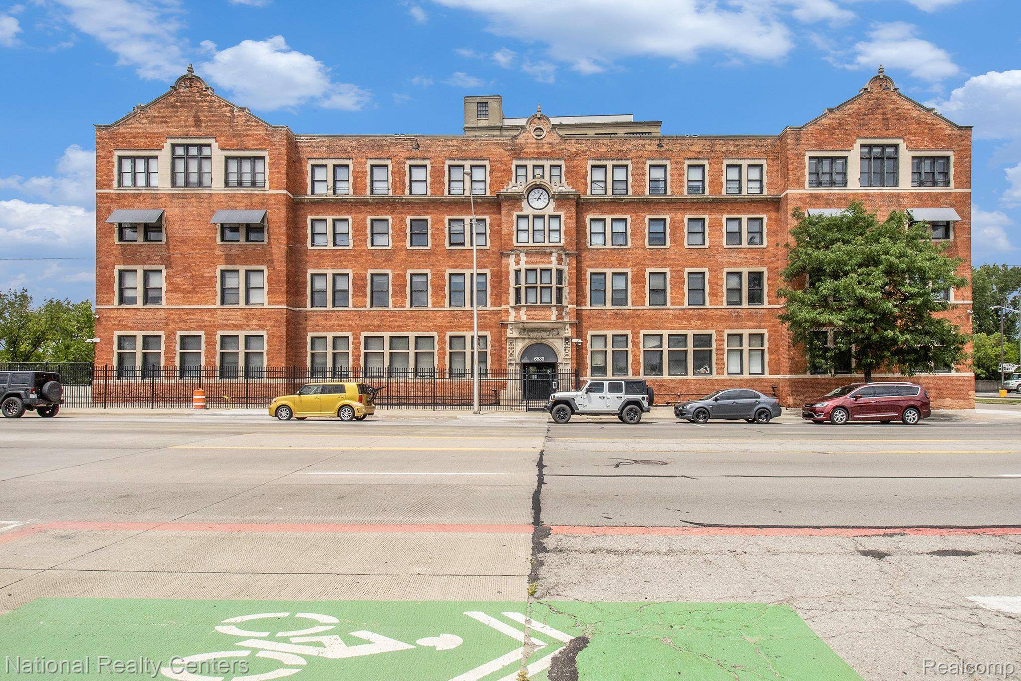 Detroit, MI 48207,6533 E Jefferson Ave #323