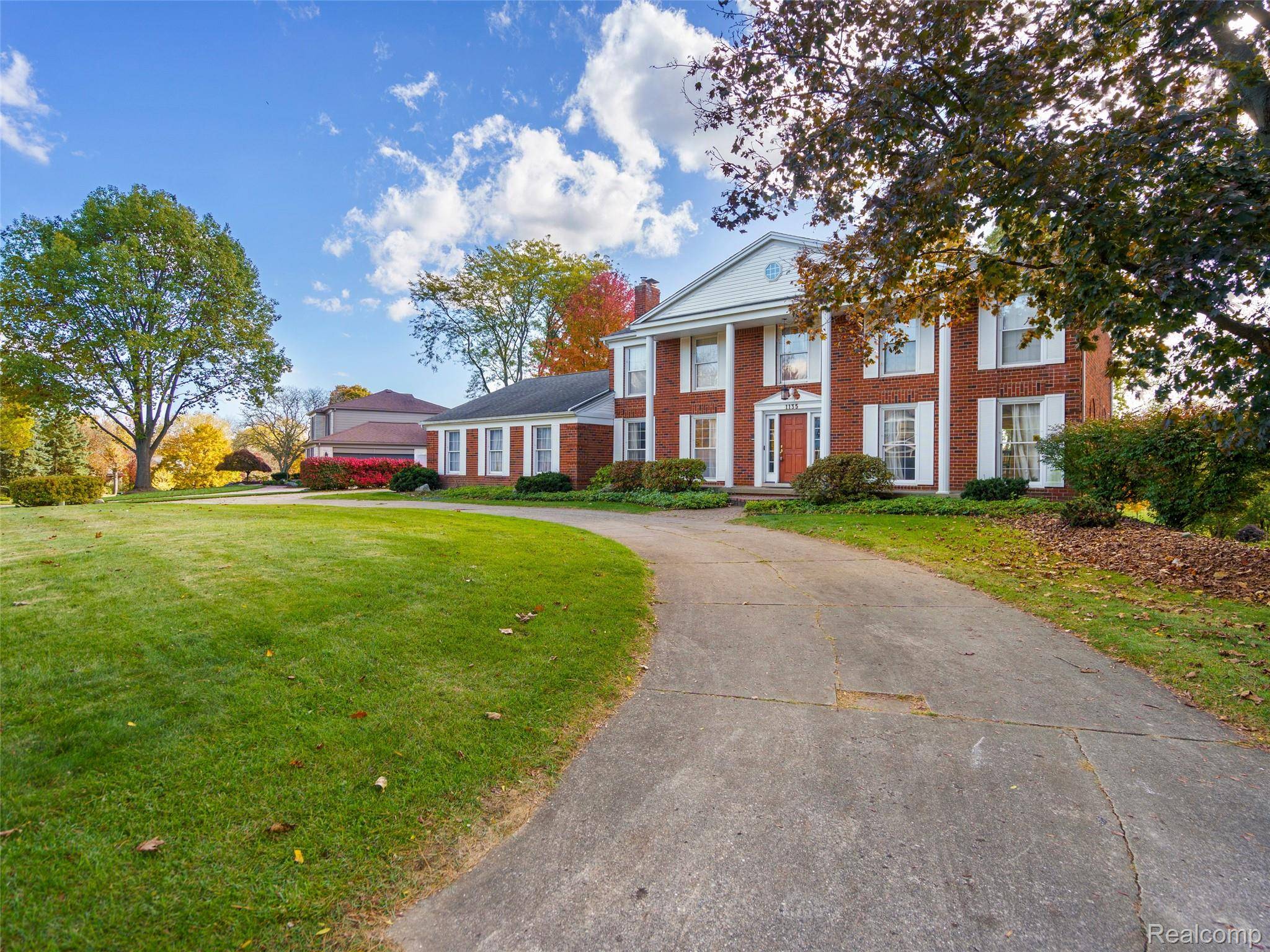 Rochester Hills, MI 48309,1135 Hickory Hill DR