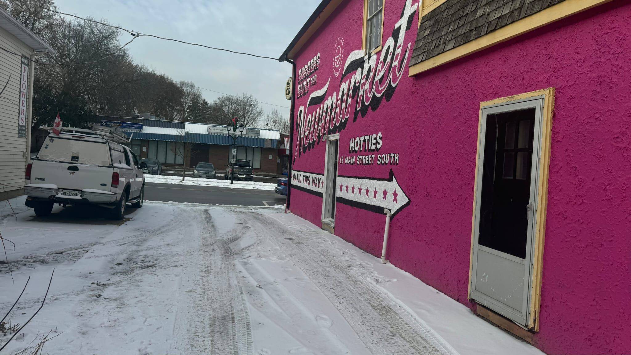 Newmarket, ON L3Y 3Y1,13 Main ST S