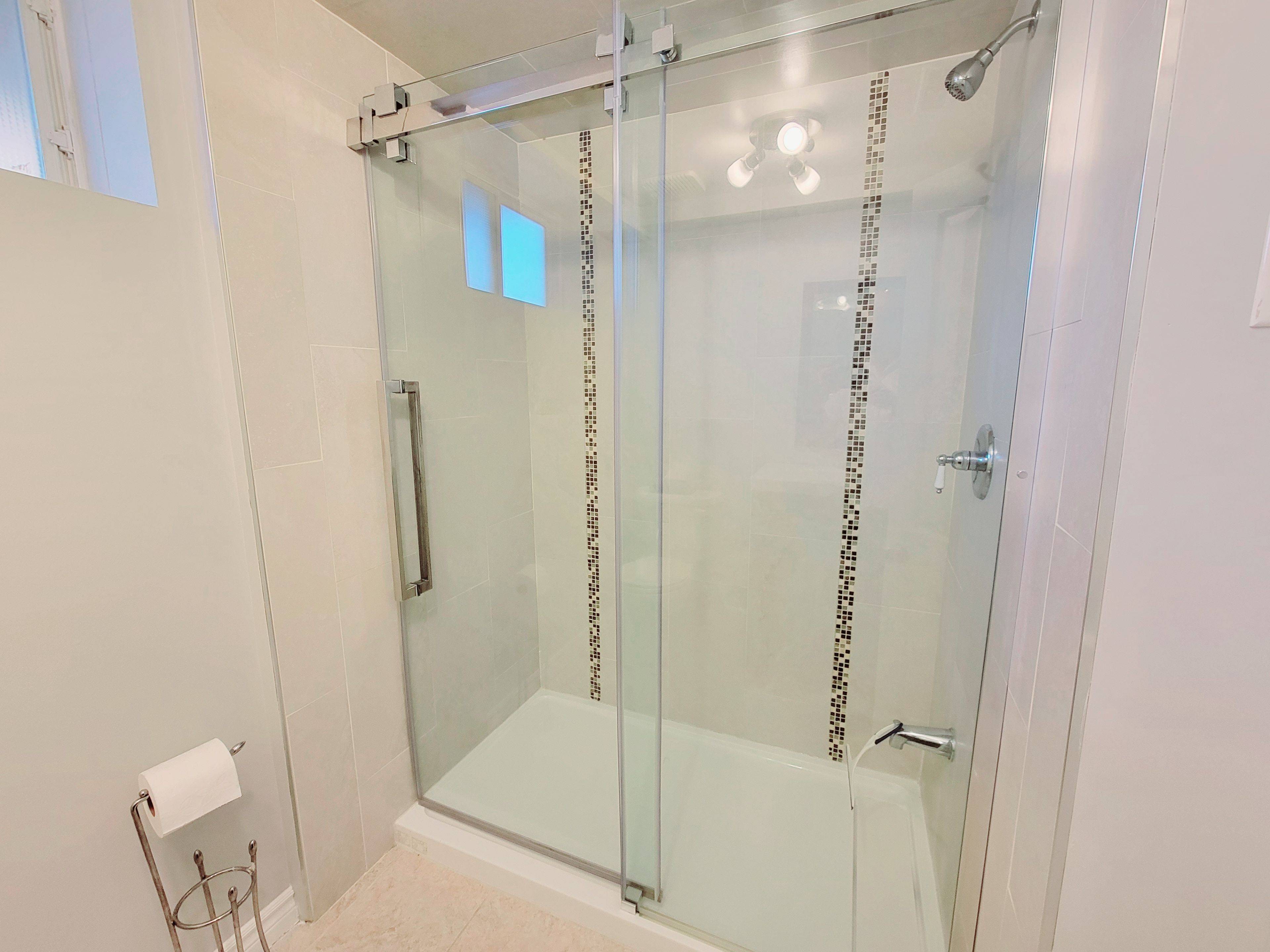 Barrie, ON L4N 7W2,62 Laidlaw DR #bsmt