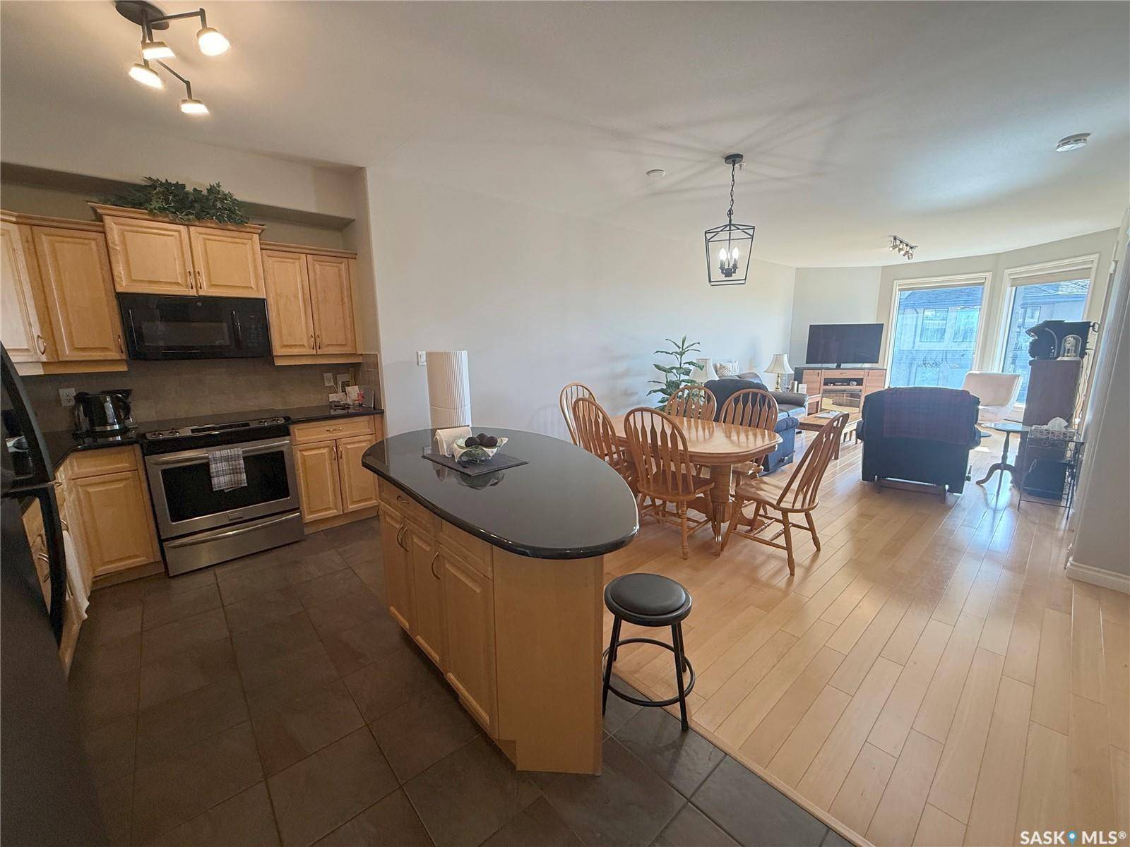 Saskatoon, SK S7M 0A5,615 Saskatchewan CRESCENT W #307