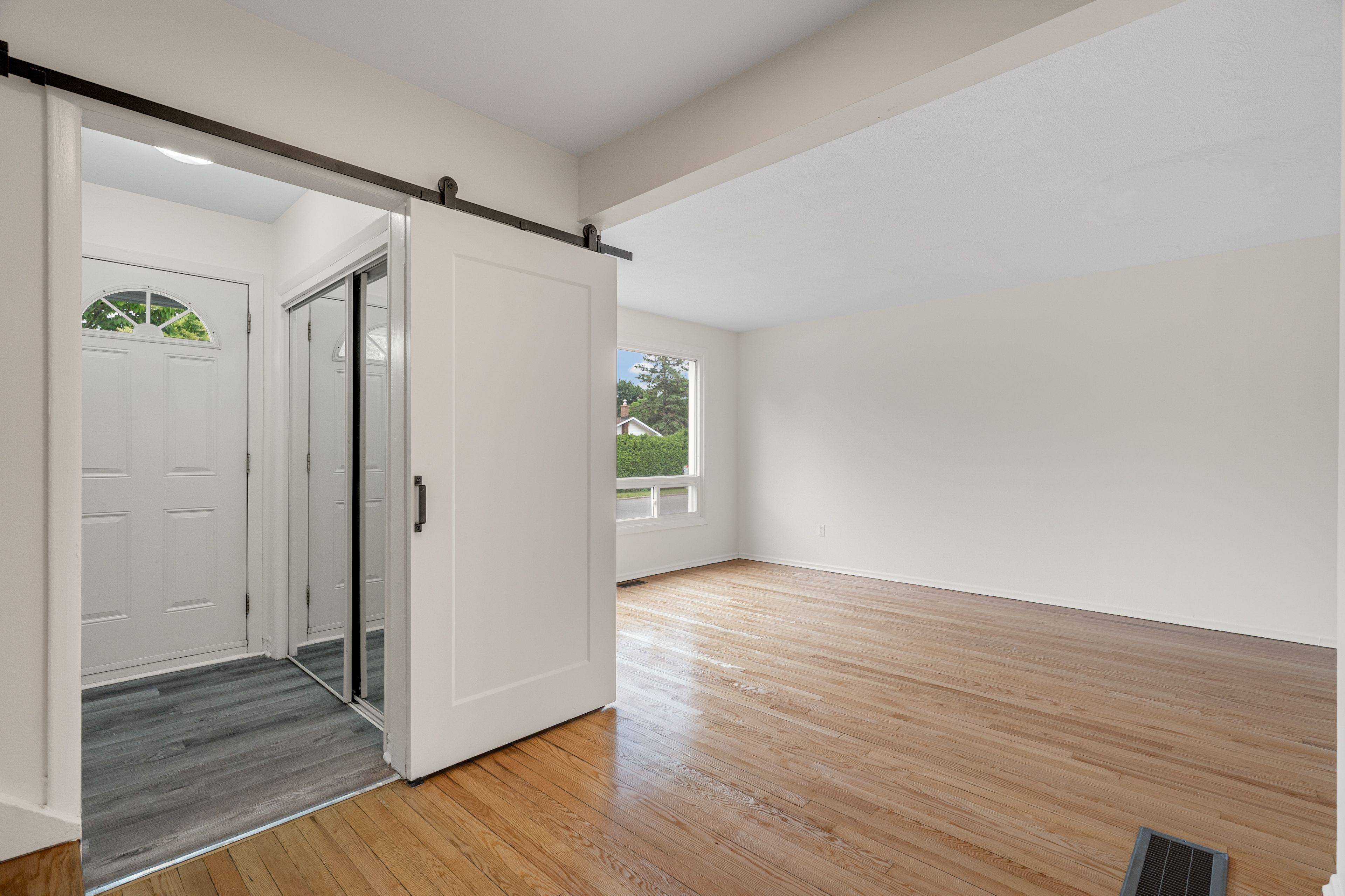 Billings Bridge - Riverside Park And Area, ON K1V 8J9,2726-2728 Colman ST