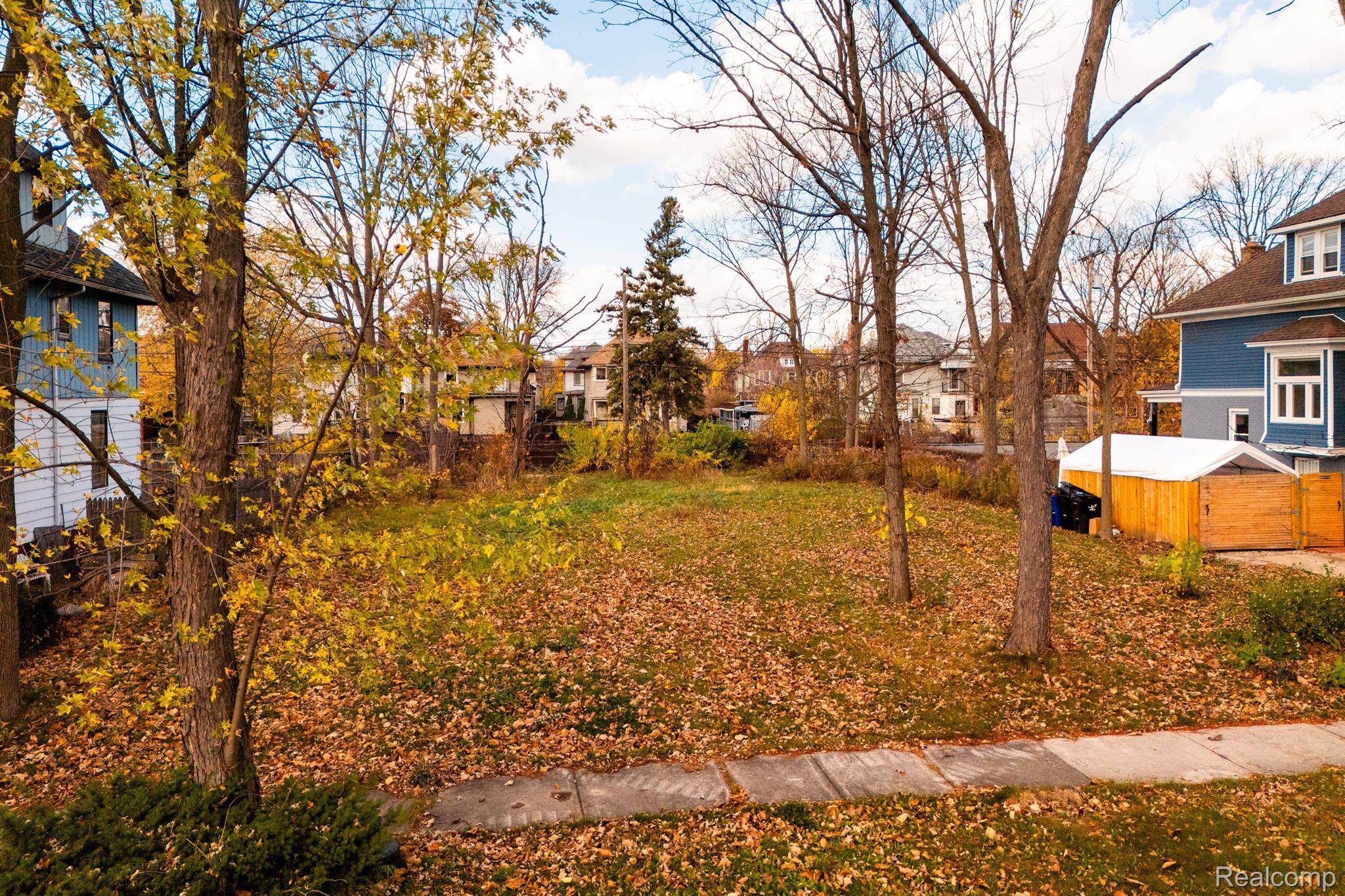 Detroit, MI 48202,261 WOODLAND ST