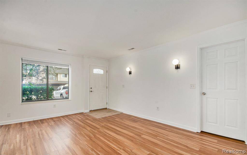 Roseville, MI 48066,30735 Hidden Pines LN