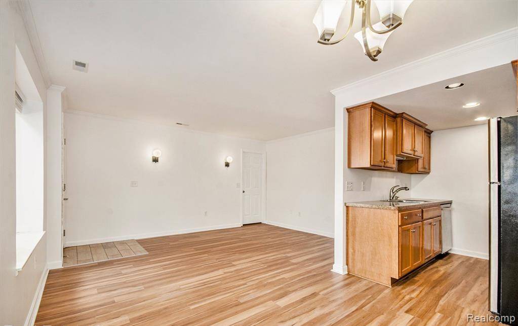 Roseville, MI 48066,30735 Hidden Pines LN