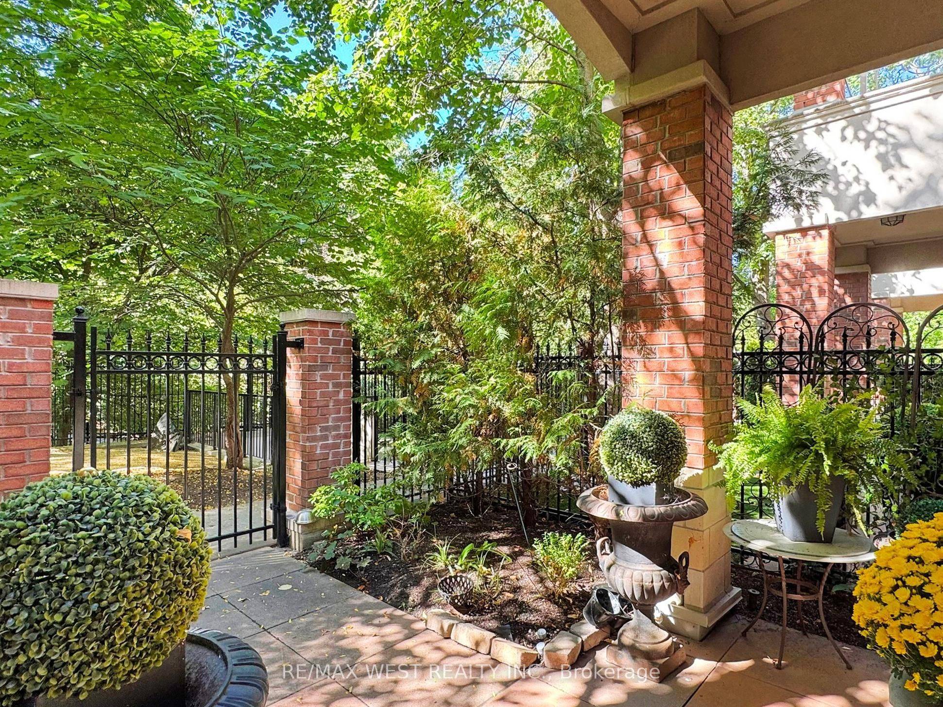 Toronto C12, ON M4G 0A1,20 Burkebrook PL #Th 14