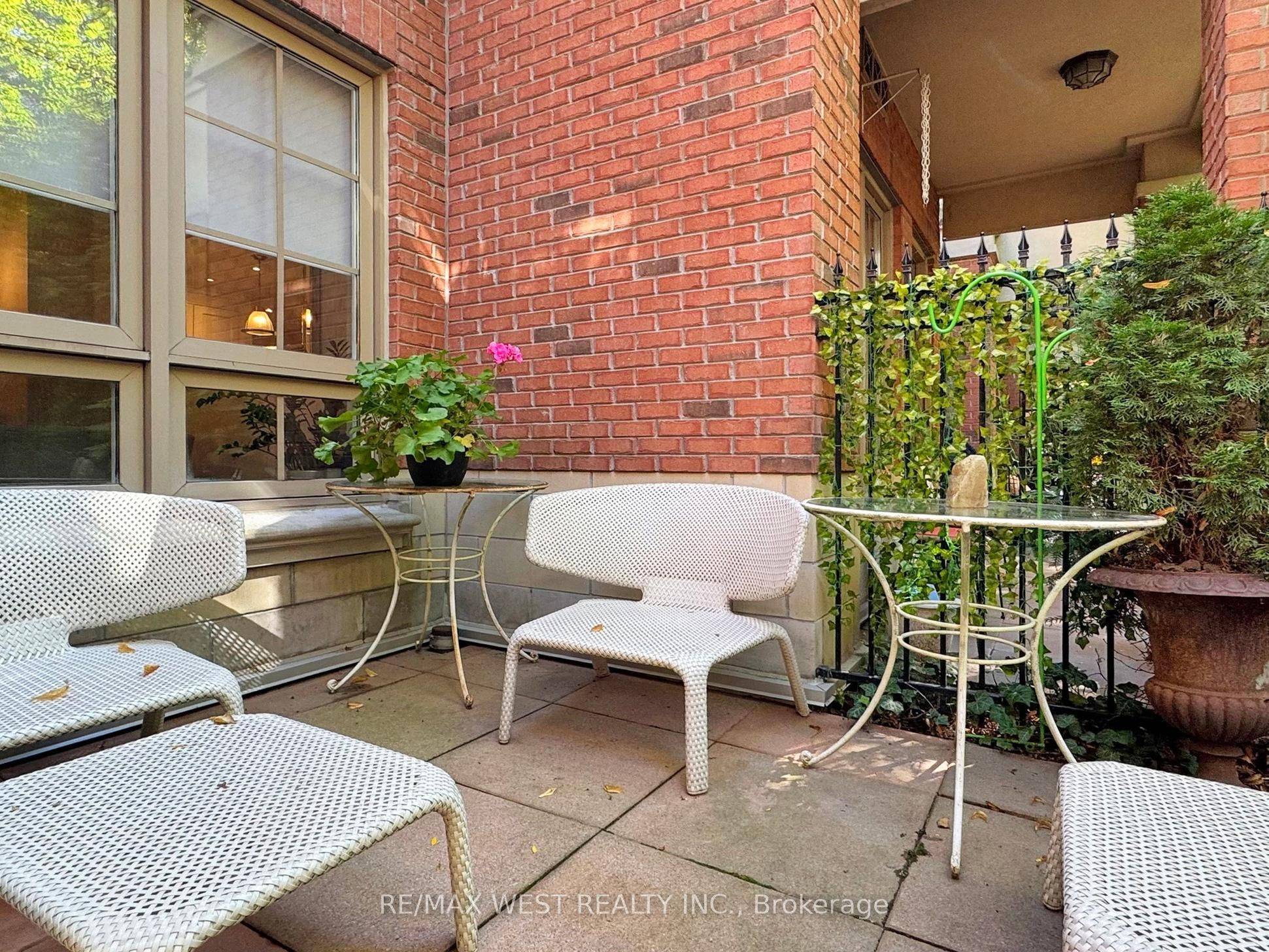 Toronto C12, ON M4G 0A1,20 Burkebrook PL #Th 14