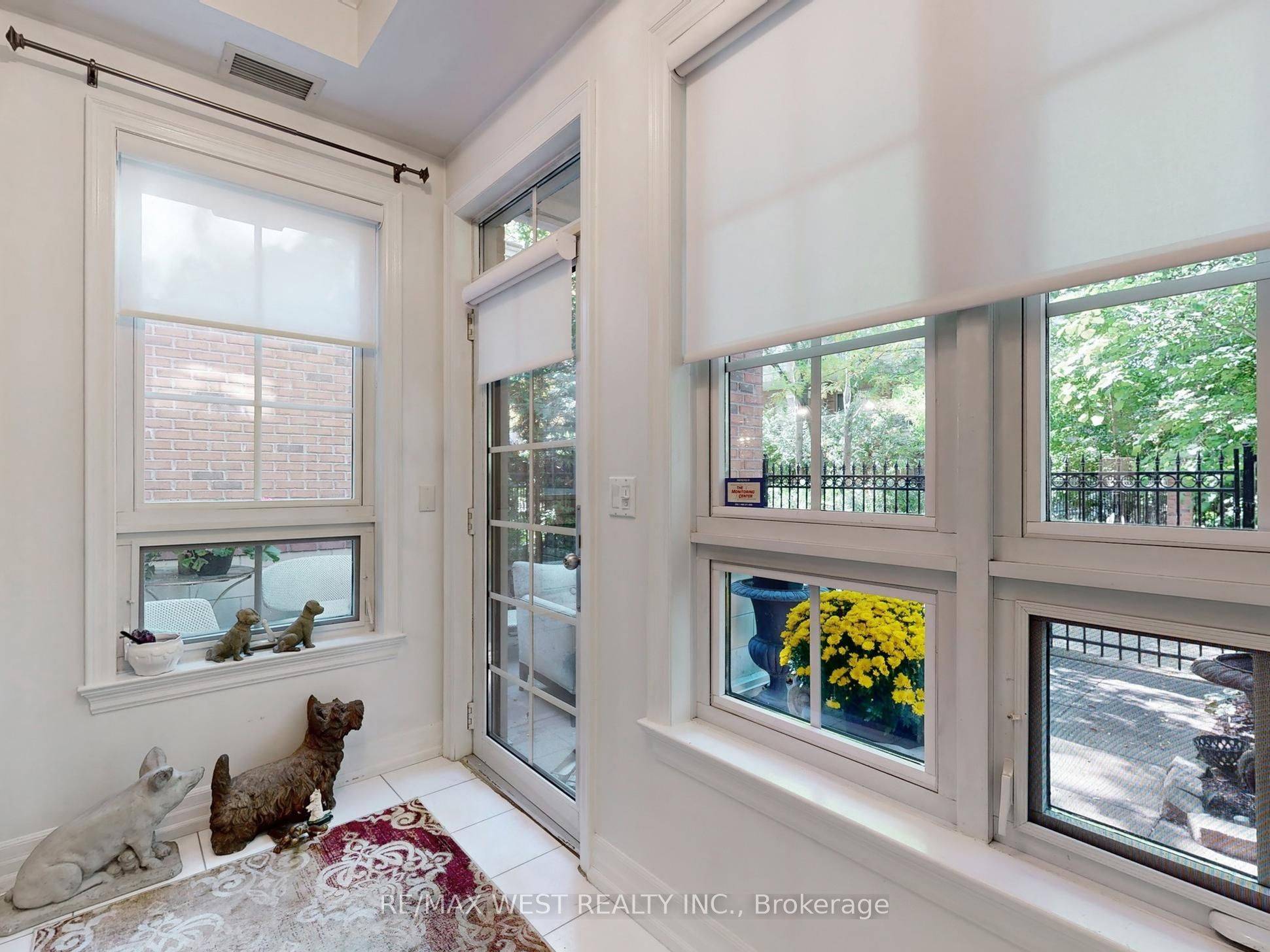 Toronto C12, ON M4G 0A1,20 Burkebrook PL #Th 14