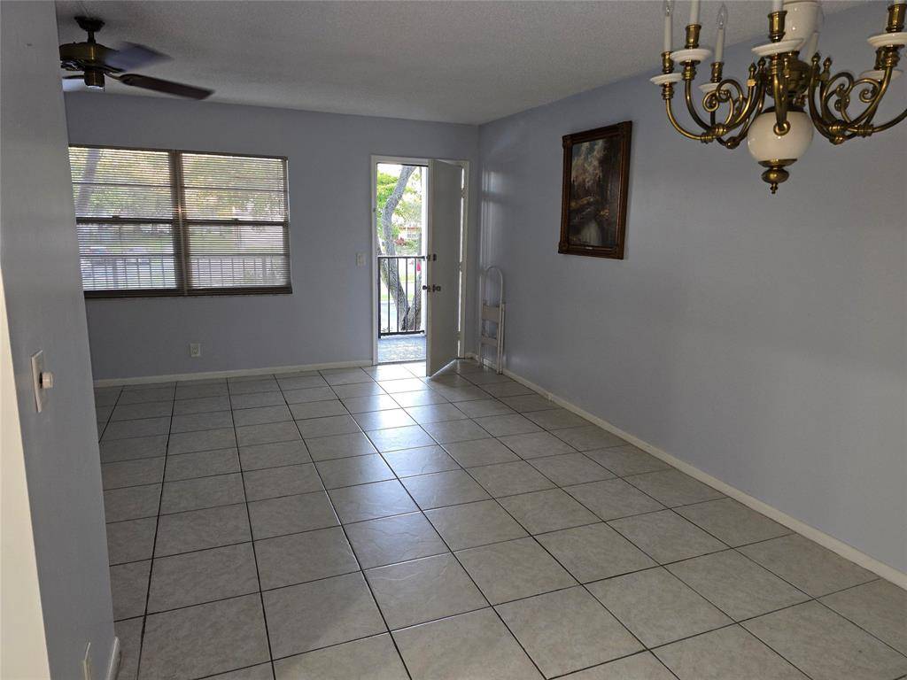 Pembroke Pines, FL 33027,300 SW 134th Way #E211