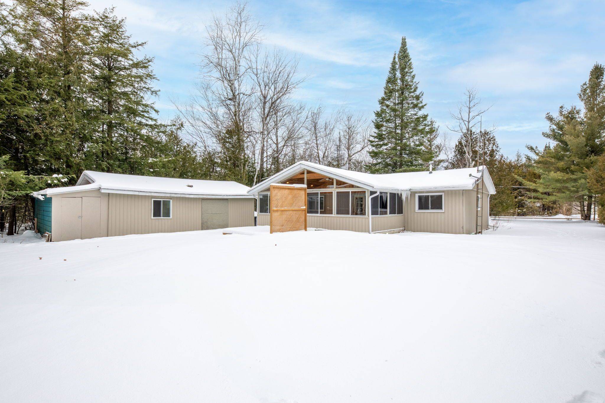 Tiny, ON L9M 0C4,2198 Champlain RD