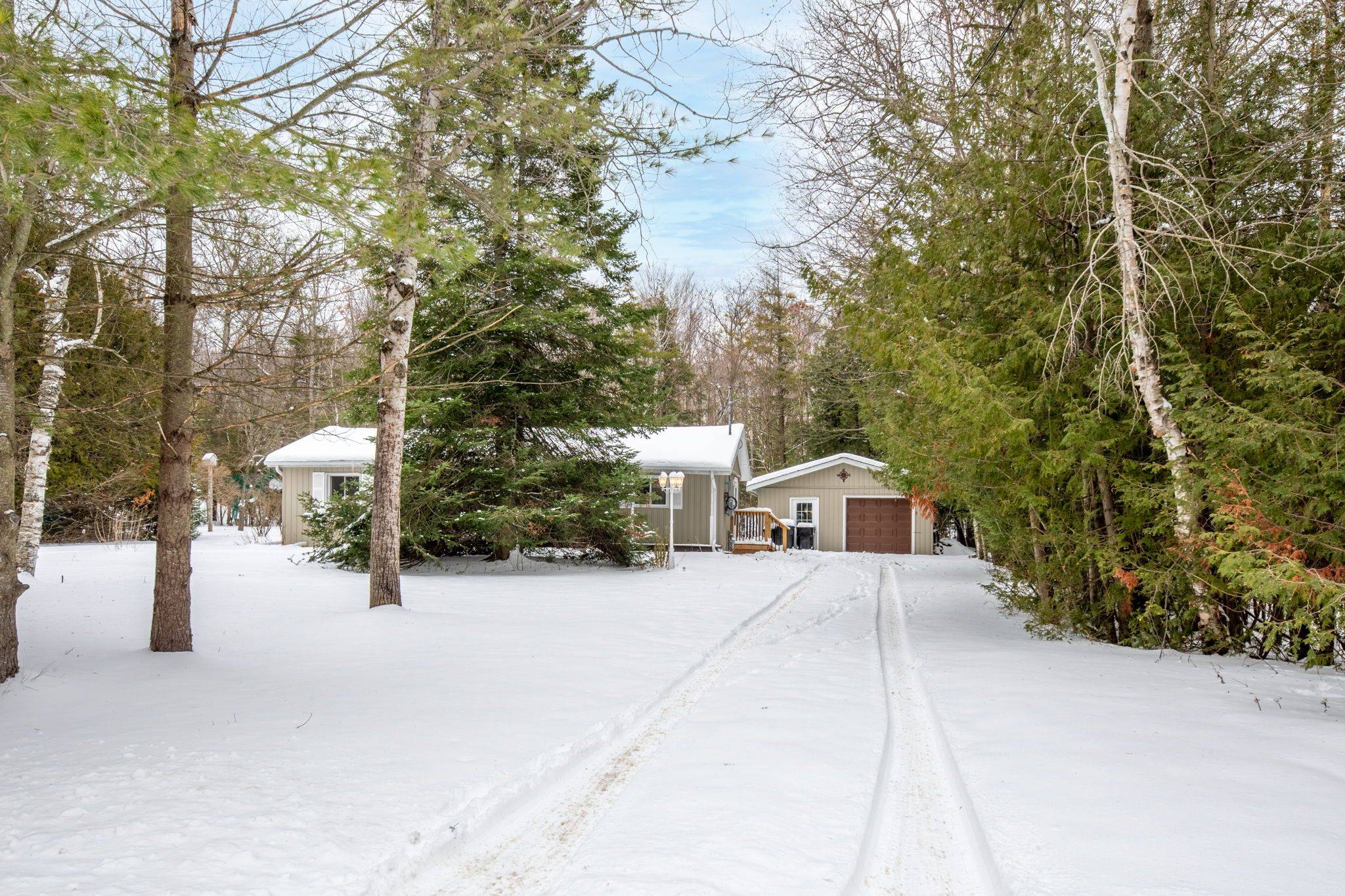 Tiny, ON L9M 0C4,2198 Champlain RD