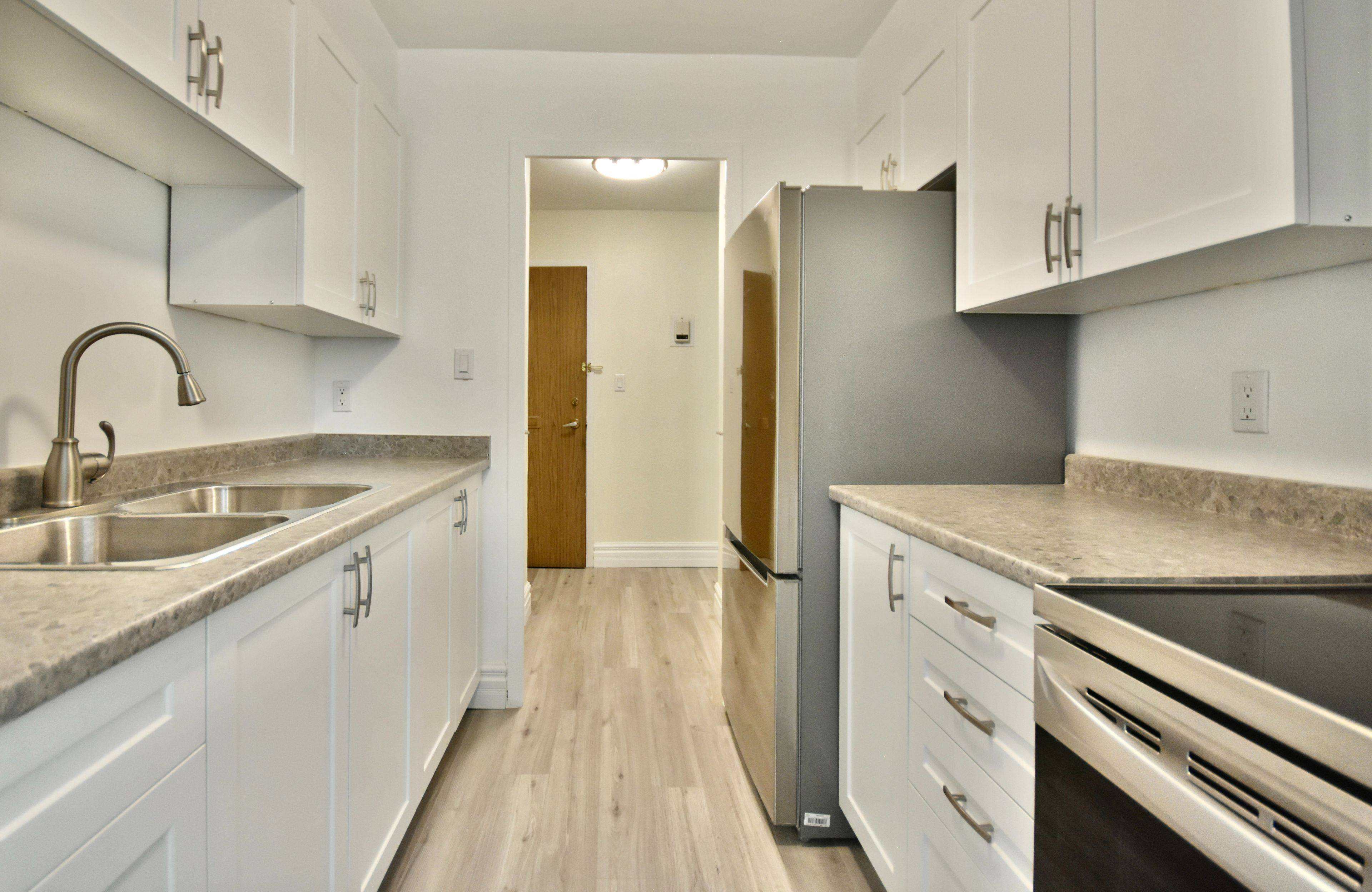 Barrie, ON L4M 2N5,2 Grove ST E #21