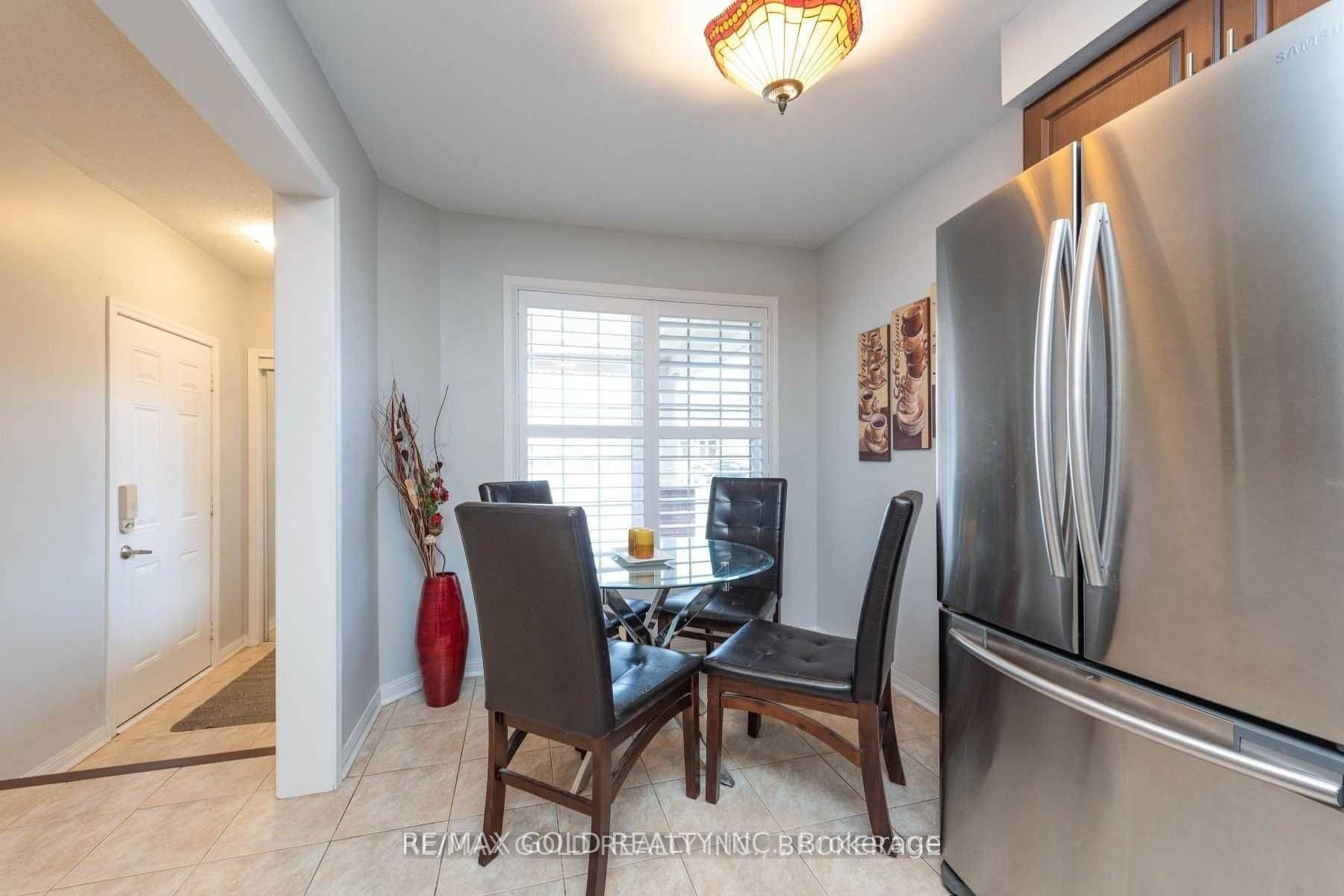 Milton, ON L9T 2C9,814 Herman WAY