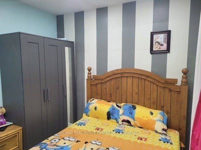 Burlington, ON L7L 1J3,4350 Elm CRES