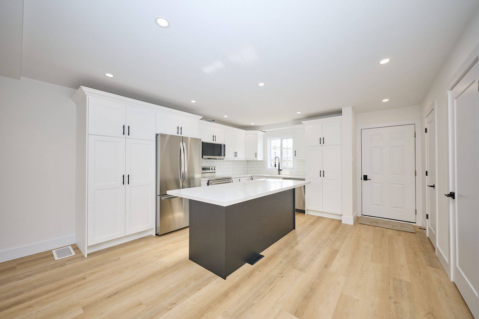 Niagara Falls, ON L2H 2X7,8141 Coventry RD #80