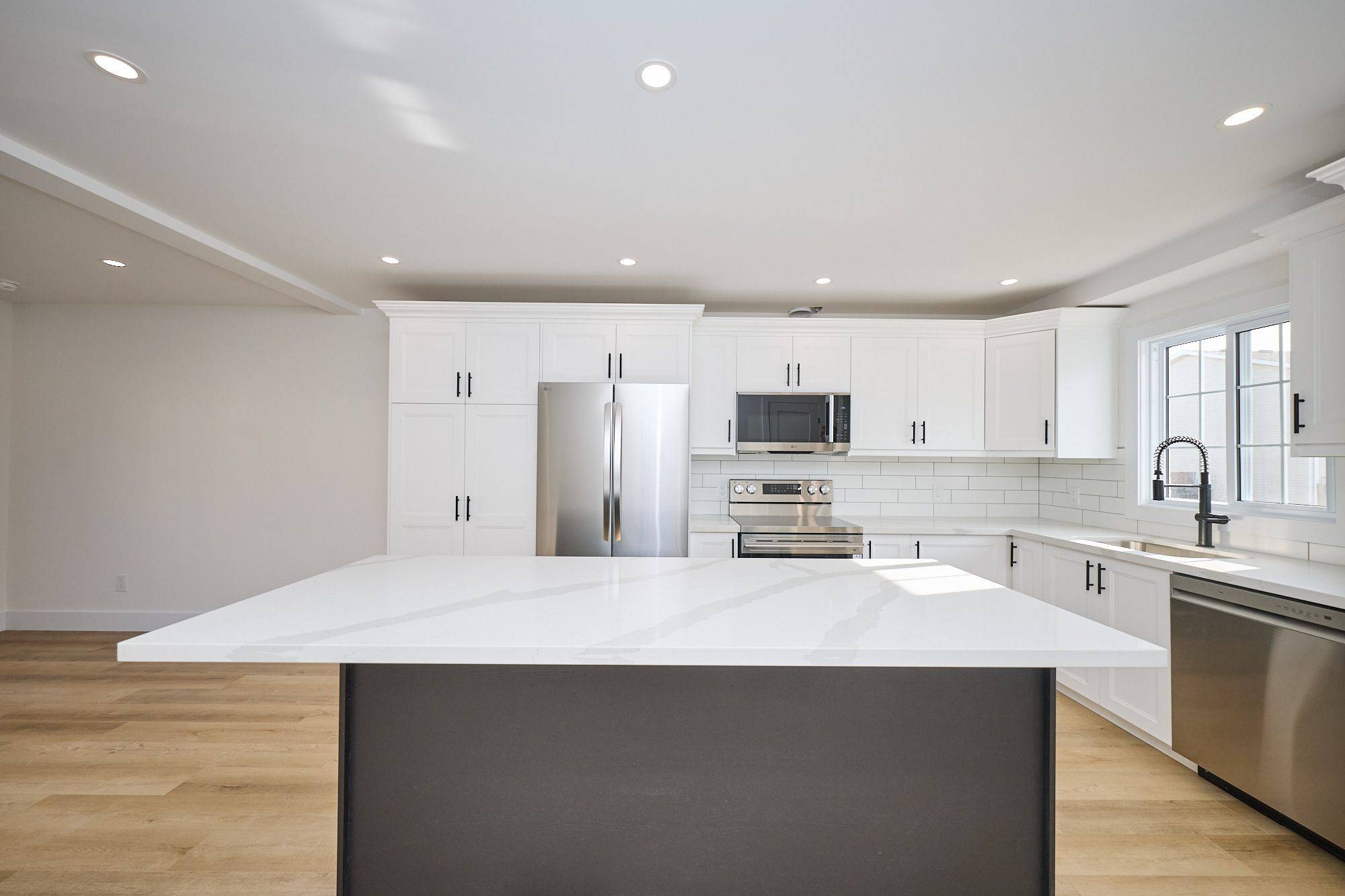 Niagara Falls, ON L2H 2X7,8141 Coventry RD #80