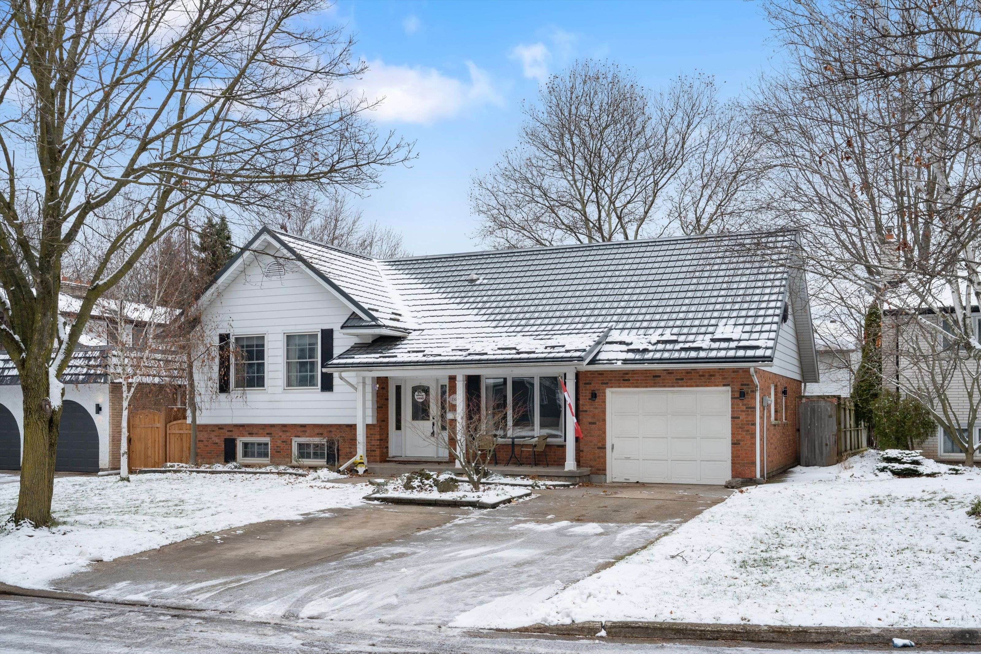 Niagara Falls, ON L2J 4A8,2821 Solar CRES