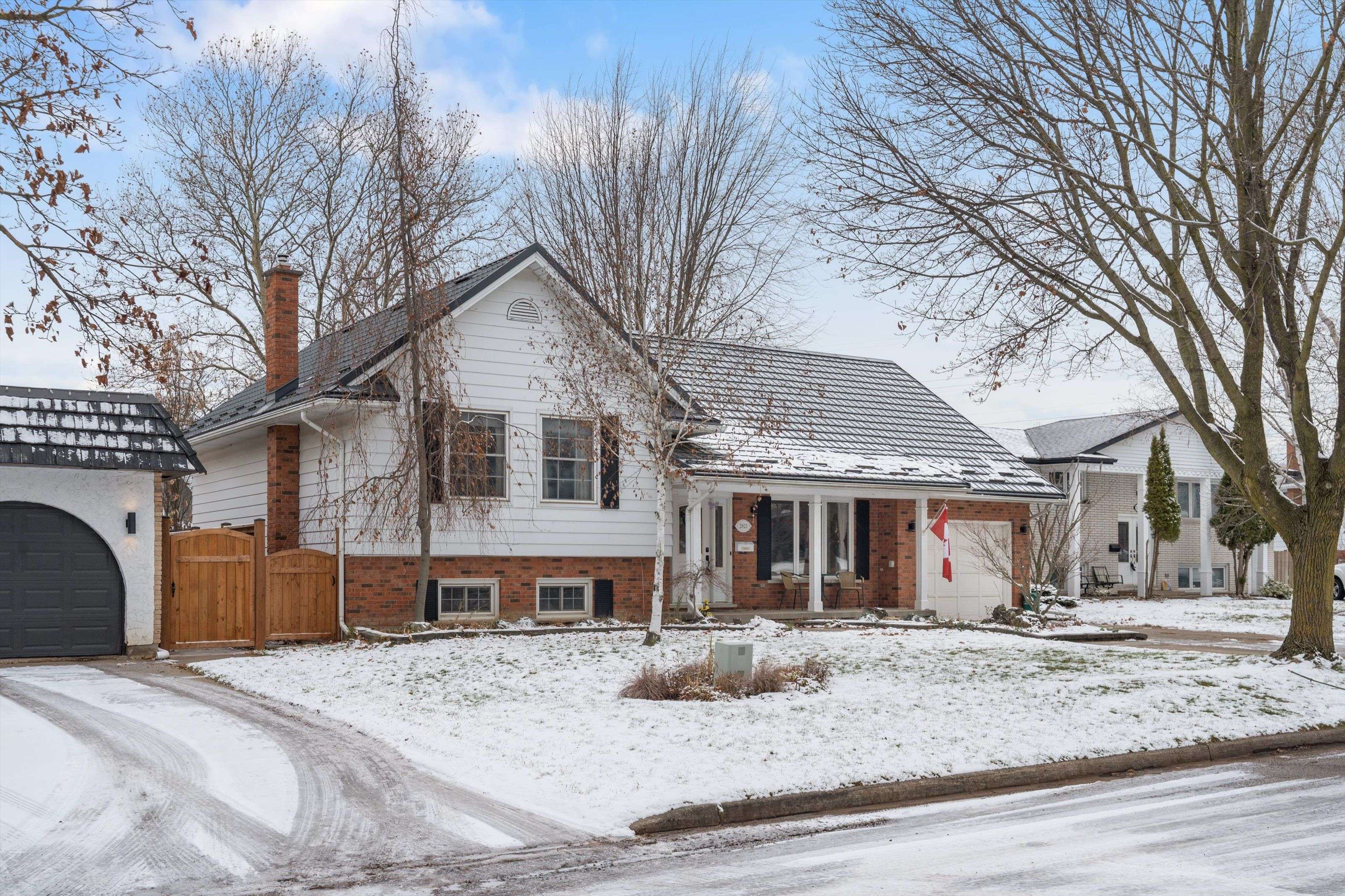 Niagara Falls, ON L2J 4A8,2821 Solar CRES