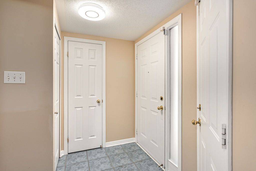 Barrhaven, ON K2J 4R5,128 Boulder WAY