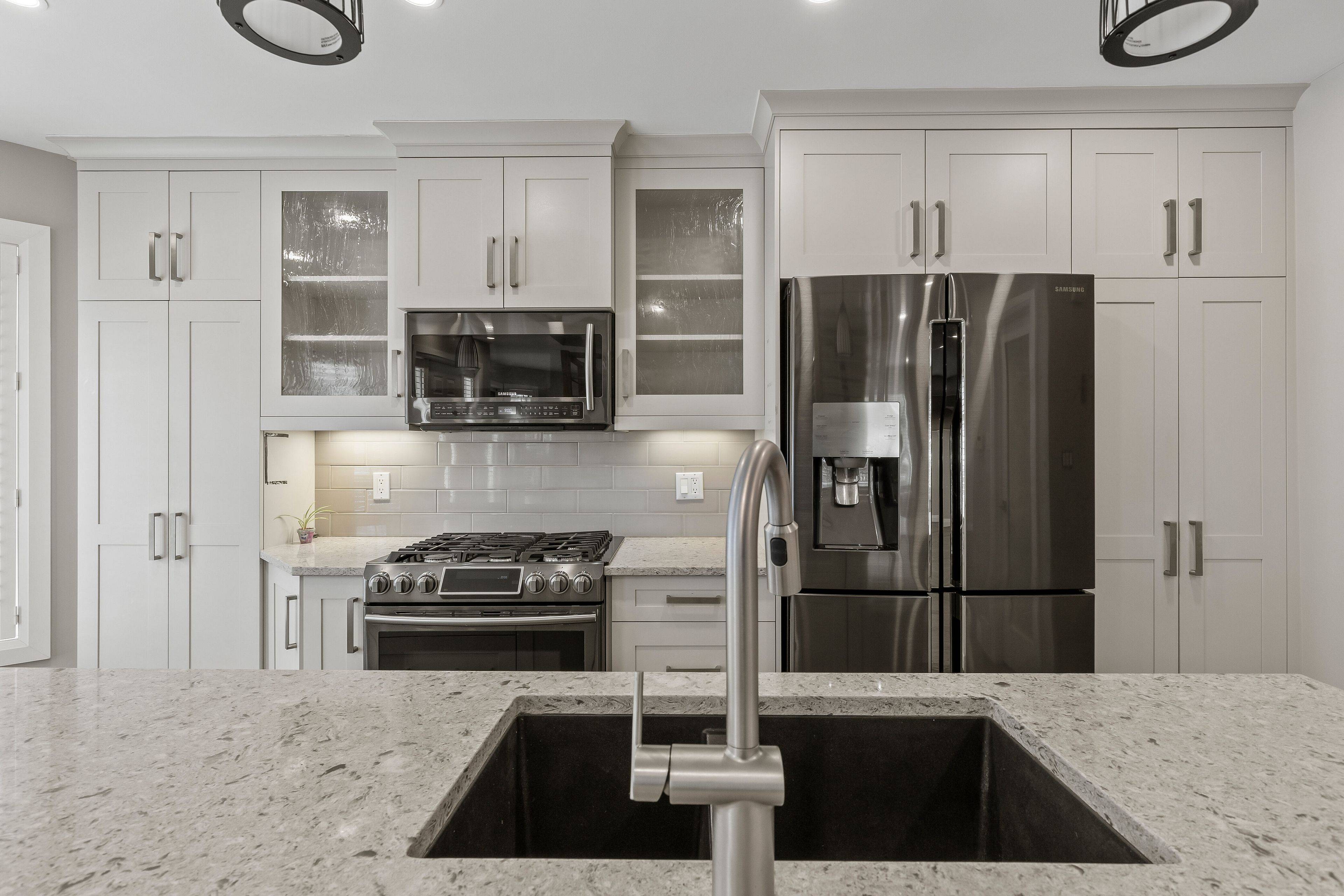 London East, ON N6A 1M1,152 Albert ST #9